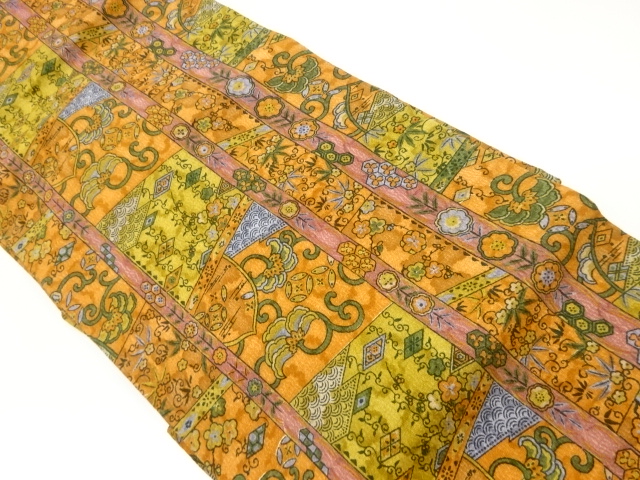 縮緬地手描き花唐草模様名古屋帯